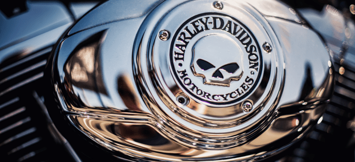 A logo of Harley Davidson on a motorcycle fuel cap.
